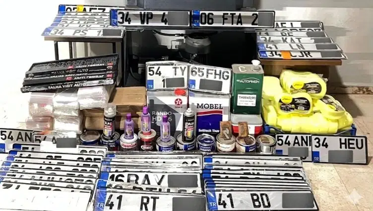 Sakarya'da sahte plaka operasyonu : 3 şüpheli gözaltında