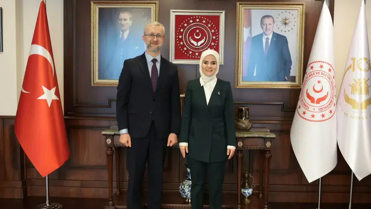 Bakan Göktaş Ukrayna'nın Ankara Büyükelçisi Celal ile bir araya geldi