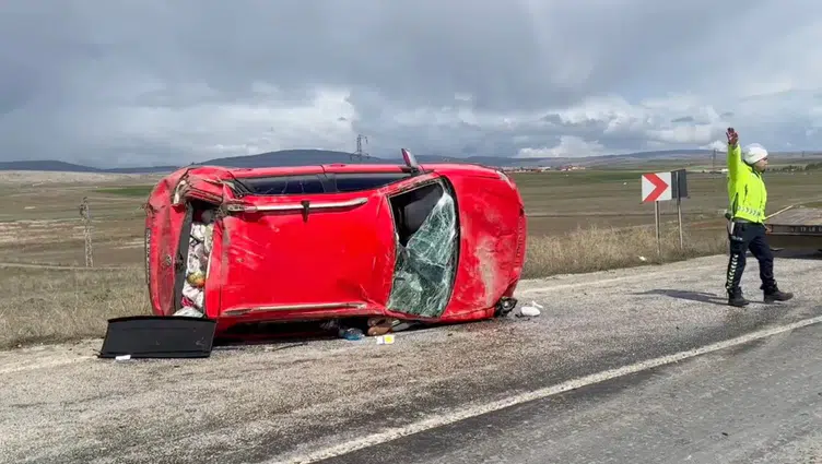 Çorum'da kaza : Takla atan otomobilde 3 kişi yaralandı