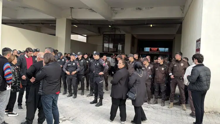 Kahramanmaraş'taki saldırıda ölen 9 kişinin cenazesi için acı bekleyiş sürüyor