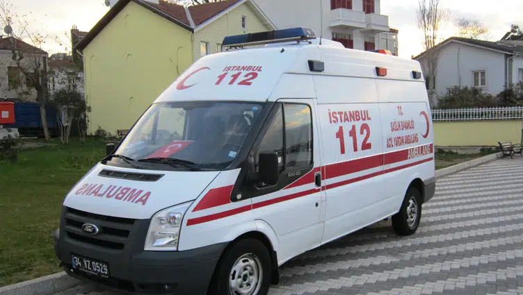 Bodrum'da evinin bahçesinde bıçaklı saldırıya uğrayan kadın yaralandı