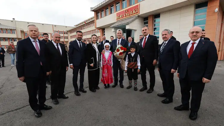 Ticaret Bakanı Ömer Bolat Ağrı’da : Ekonomik gelişim projeleri masaya yatırıldı