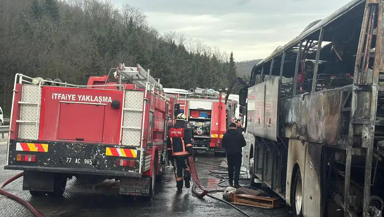 Yalova'da seyir halindeki yolcu otobüsünde korkutan yangın