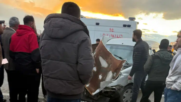 Hakkari'de zincirleme kaza : 11 kişi yaralandı