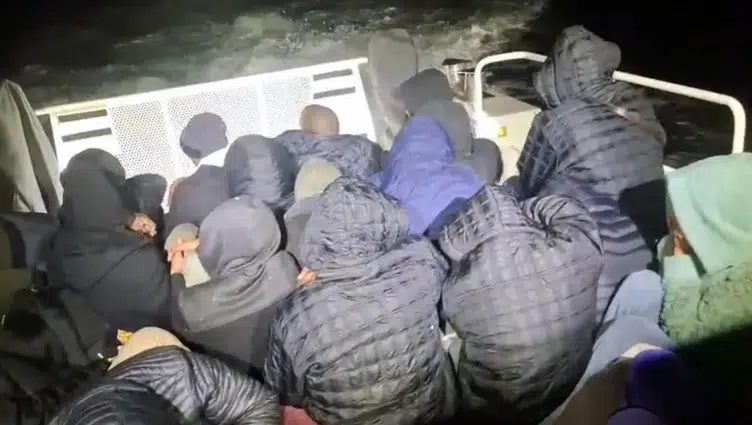 Muğla Milas açıklarında lastik botta 28 göçmen yakalandı