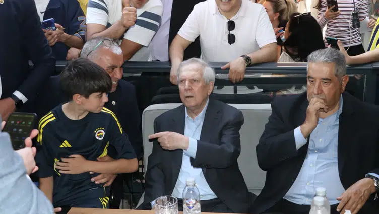 Aziz Yıldırım'dan Yalova Fenerbahçeliler Derneğine ziyaret