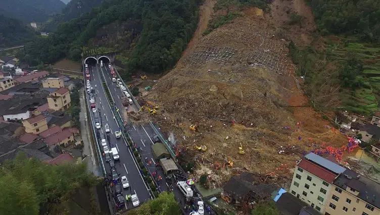 AFAD harekete geçti : Giresun'da heyelan nedeniyle 21 ev tahliye edildi