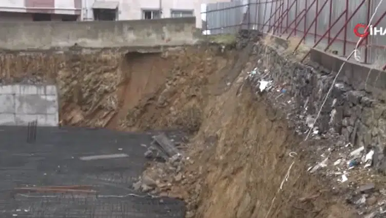 Sancaktepe'de inşaat alanında toprak kayması oldu