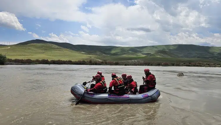 Aras Nehri'nde kayıp : Genç çoban gece gündüz aranıyor
