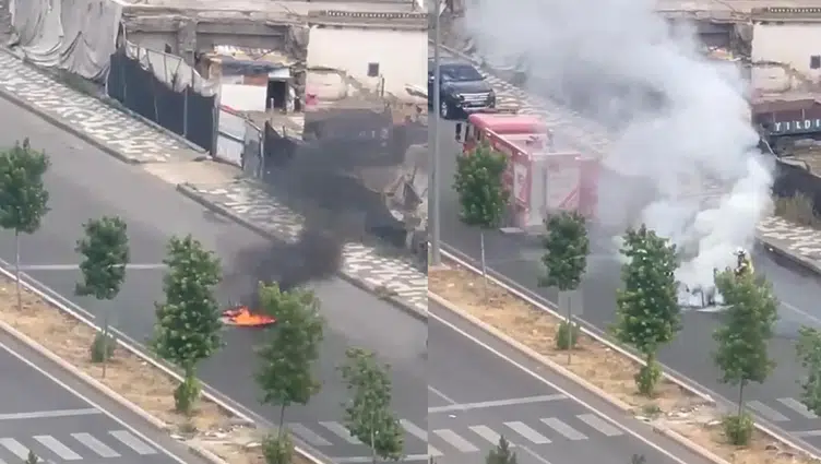 Diyarbakır'da motosiklet alev alev yandı