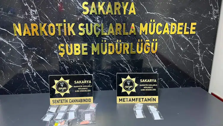 Sakarya'da uyuşturucu operasyonu : 9 kilo bonzai üretebilecek madde ele geçirildi