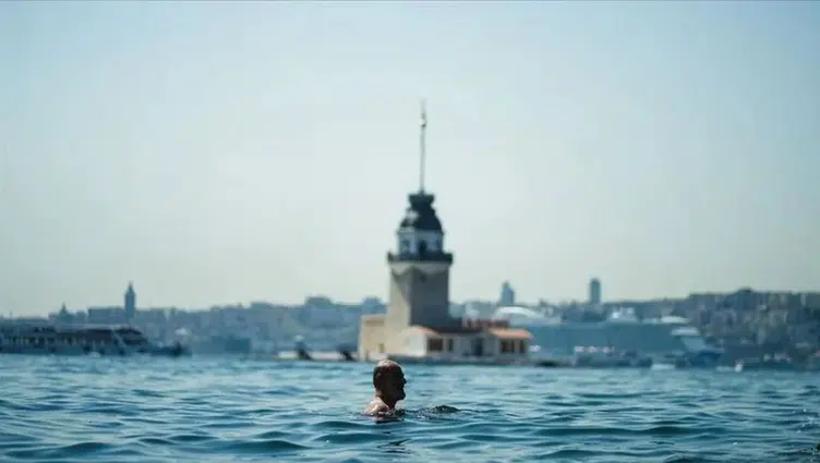 İstanbul kavruluyor ! Sıcaktan bunalanlar denize ve gölgelik alanlara koştu