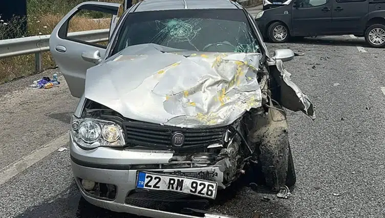 Edirne’de otomobil ile hafif ticari araç çarpıştı : 6 yaralı