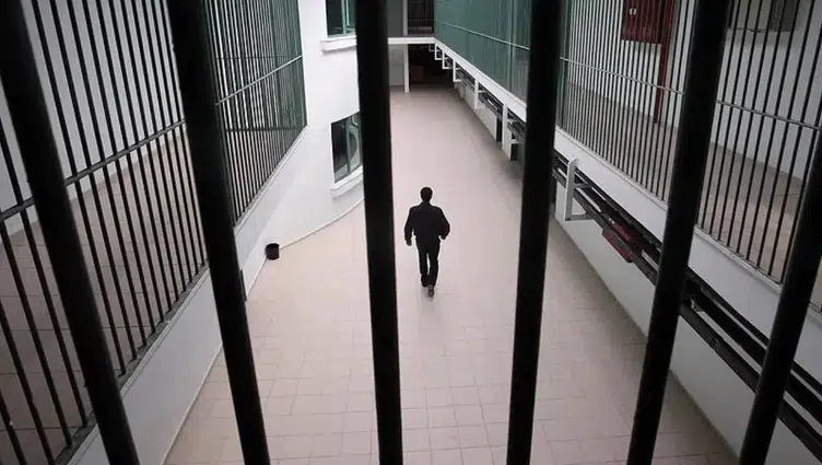 Adana'da uyuşturucu satıcısına 15 yıl hapis cezası