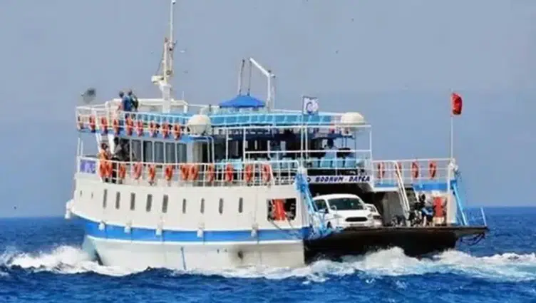Bodrum'da fırtına : Feribot seferleri iptal edildi