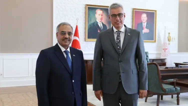Bakan Memişoğlu, D-8 Genel Sekreteri Mahmood ile görüştü