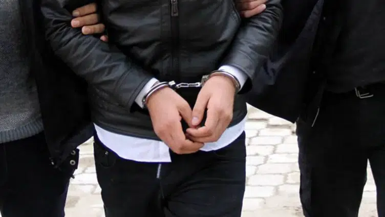 Fenerbahçe formalı küçük çocuğa tepki göstermişti ! Taraftar adliyeye sevk edildi