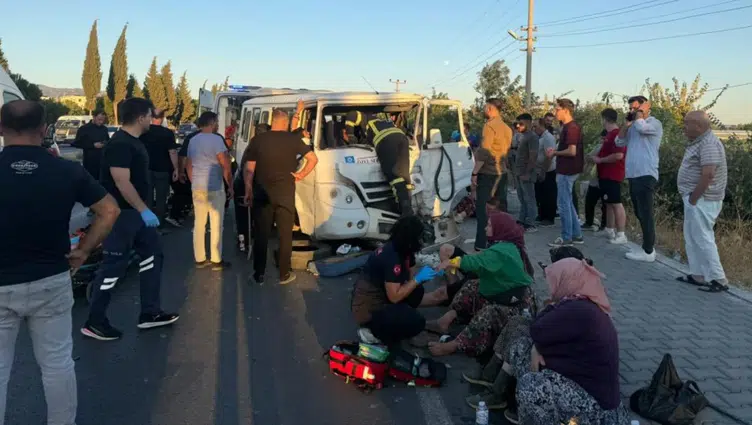 Aydın'da beton mikseri 2 servis aracına çarptı : 10 yaralı