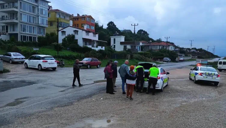 Sinop'ta otomobille çarpışan motosiklet sürücüsü yaralandı