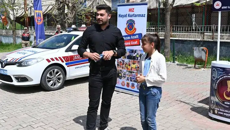 Siirt'te jandarmadan öğrencilere güvenlik ve farkındalık eğitimi