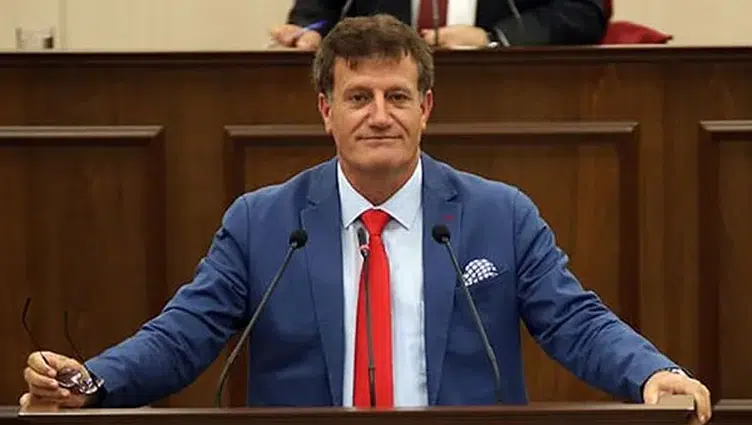 Erhan Arıklı kimdir? KKTC Ulaştırma Bakanı Erhan Arıklı kaç yaşında ve evli mi?