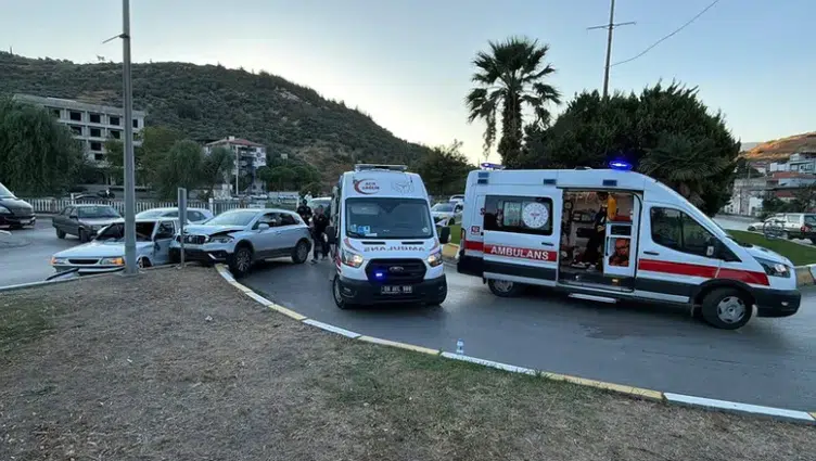 Söke'de iki otomobil çarpıştı: Kazada 2 kişi yaralandı