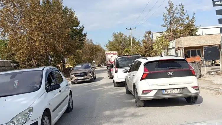 Nilüfer Alaaddinbey Mahallesi'nde Ulaşım ve Trafik Çilesi Sürüyor