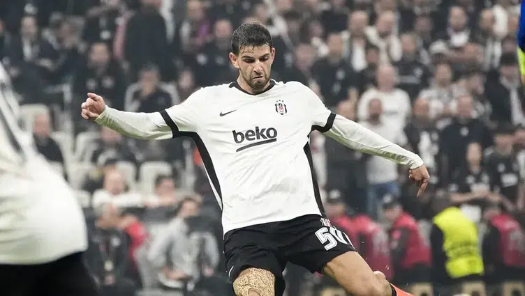 Beşiktaşlı Ümit Akdağ'ın Elinde Kırık Tespit Edildi