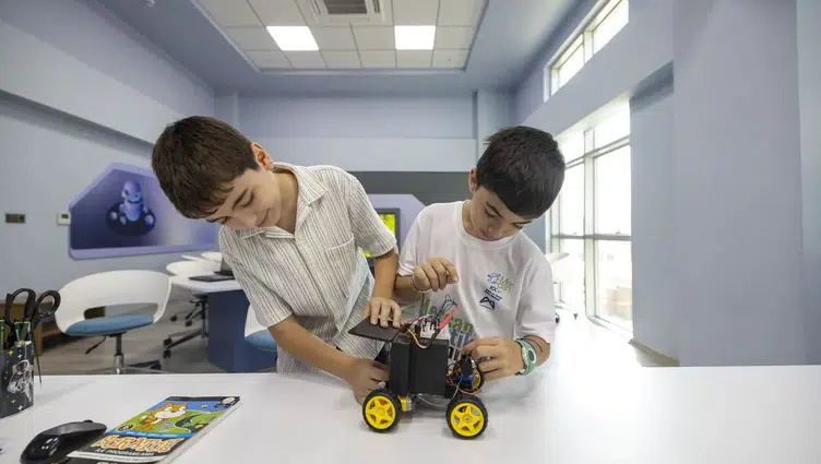 Mersinli Gençlerden Robotik Kodlama Yarışmalarında Büyük Başarı