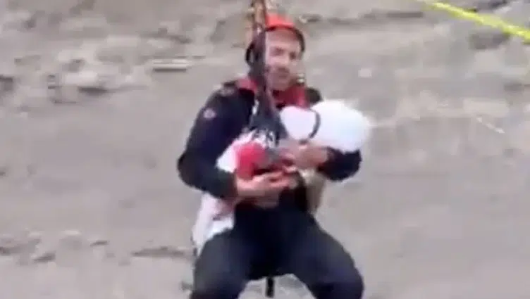 Sakarya'da Sel Felaketinde Jandarmadan Duygulandıran Kurtarma Operasyonu