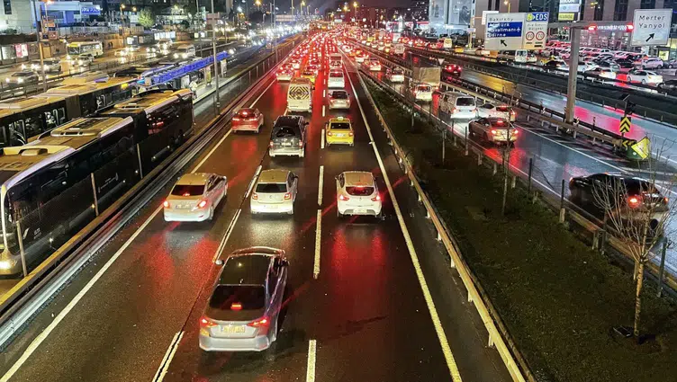 İstanbul'da trafik yoğunluğu yüzde 90'a ulaştı