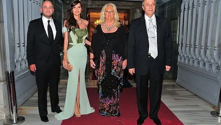 Emine Özilhan kimdir, kaç yaşında ve nereli? İşte ailesine dair merak edilenler