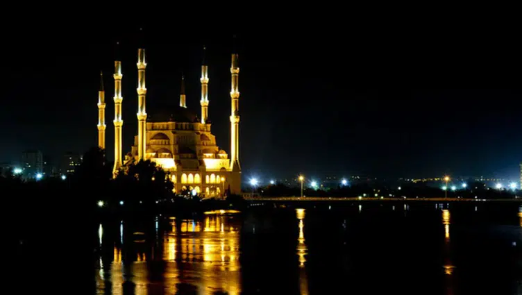 2026 Kadir Gecesi ne zaman, hangi dualar edilmeli?