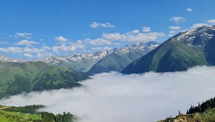 Huser Yaylası'nın doğal güzellikleri neler sunuyor?