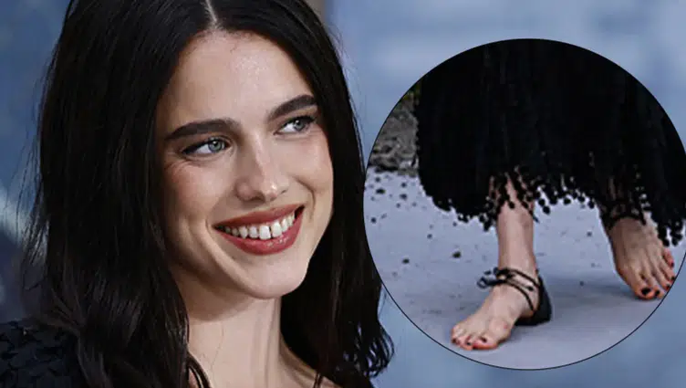 Margaret Qualley galaya tabansız ayakkabıyla çıktı