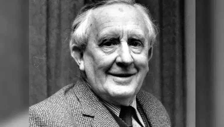 Hobbit ve Yüzüklerin Efendisi'nin Yazarı J.R.R. Tolkien Kimdir? Hayatı ve Eserleri