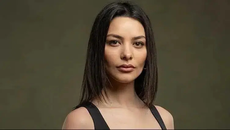 Hazal Filiz Küçükköse kimdir ve hangi projelerde yer almıştır?