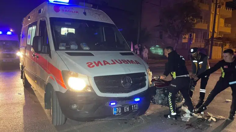 Karaman'da hasta taşıyan ambulans ile motosiklet çarpıştı