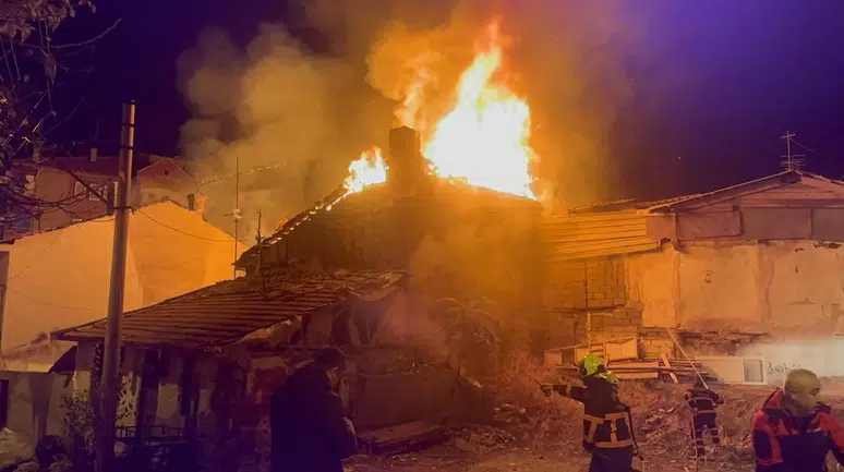 Çankırı’da ev yangını: İki ev kullanılmaz hale geldi!