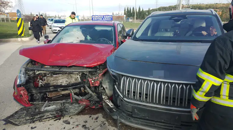 Bilecik’te direksiyon sınavında kaza: 4 kişi yaralandı