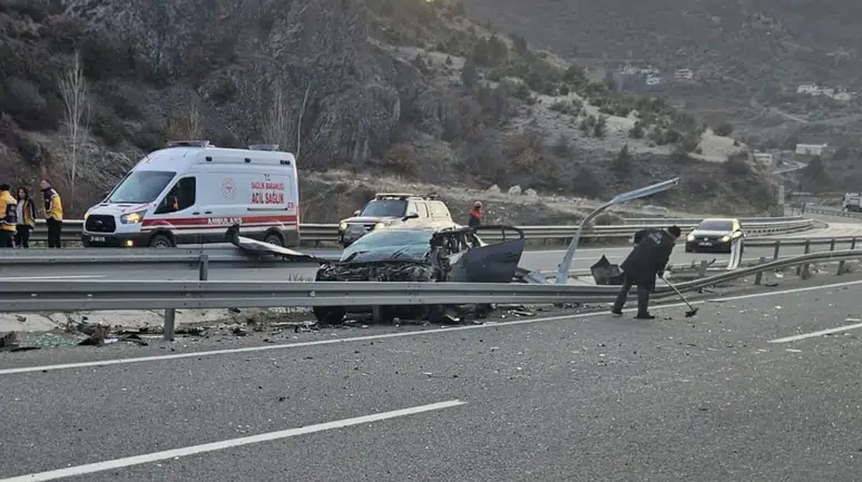 Gümüşhane’de buzlanma kazaya neden oldu: 1’i ağır 4 yaralı
