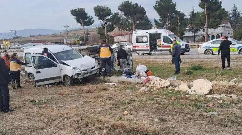 Amasya’da kamyonetler çarpıştı: 4 kişi yaralandı