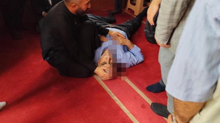 Mardin'de bir kişi namaz kılarken bıçaklı saldırıya uğradı