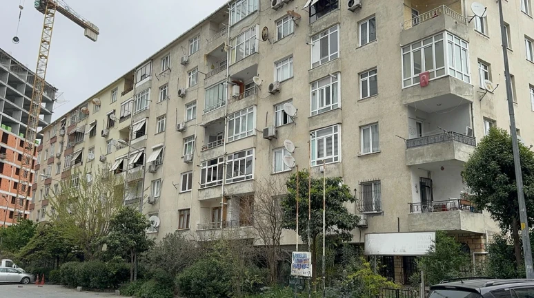 İstanbul'da deprem sonrası Küçükçekmece’de 9 bina boşaltıldı