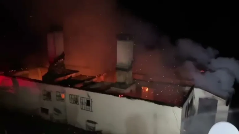 Sinop'ta ev yangını: İki daire küle dönüştü!