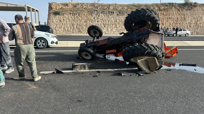Mardin'de otomobil ile traktör çarpıştı: 3 yaralı