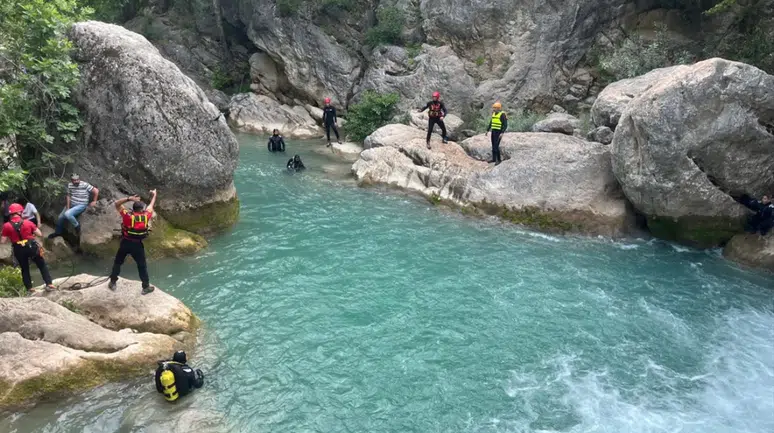 Isparta'da yürek burkan olay: Kanyonda suya düşen üniversite öğrencisi can verdi
