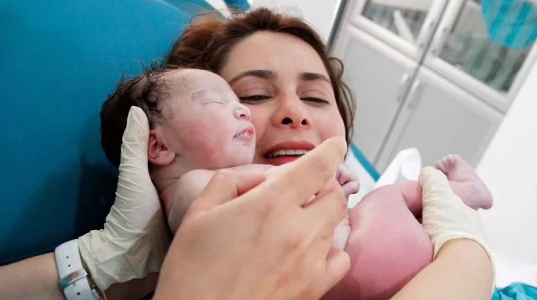 Çalışan annelere doğum izni uzayacak mı?