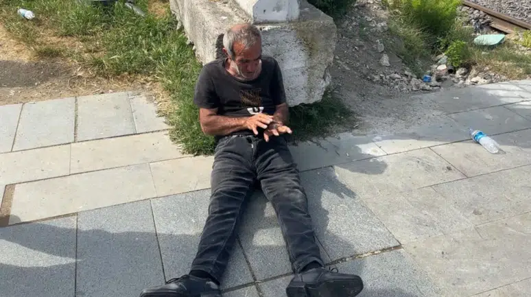 Samsun'da yerde yatan adamın hali yürek burktu: Dayak yedim!