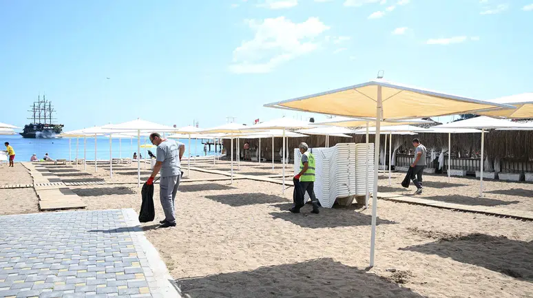 Kemer Halk Plajı’na mavi bayrak ödülü